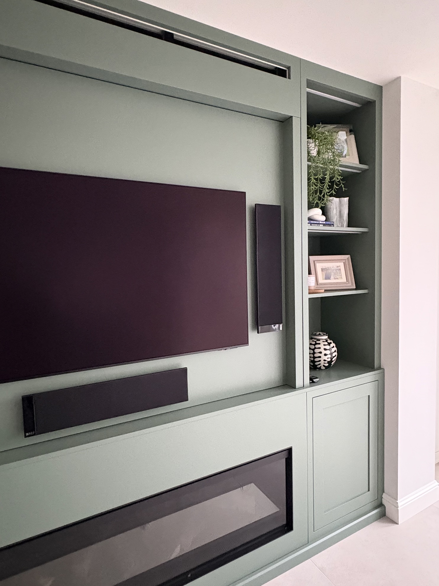 Media Unit in Newton Smooth Cactus 1