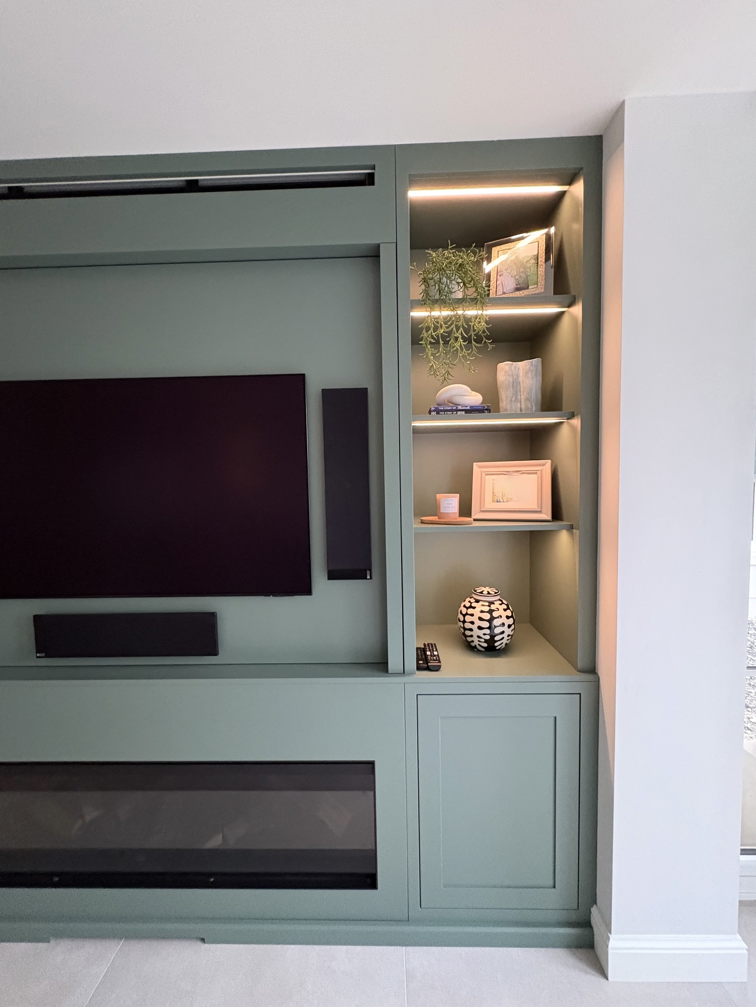 Media Unit in Newton Smooth Cactus 4