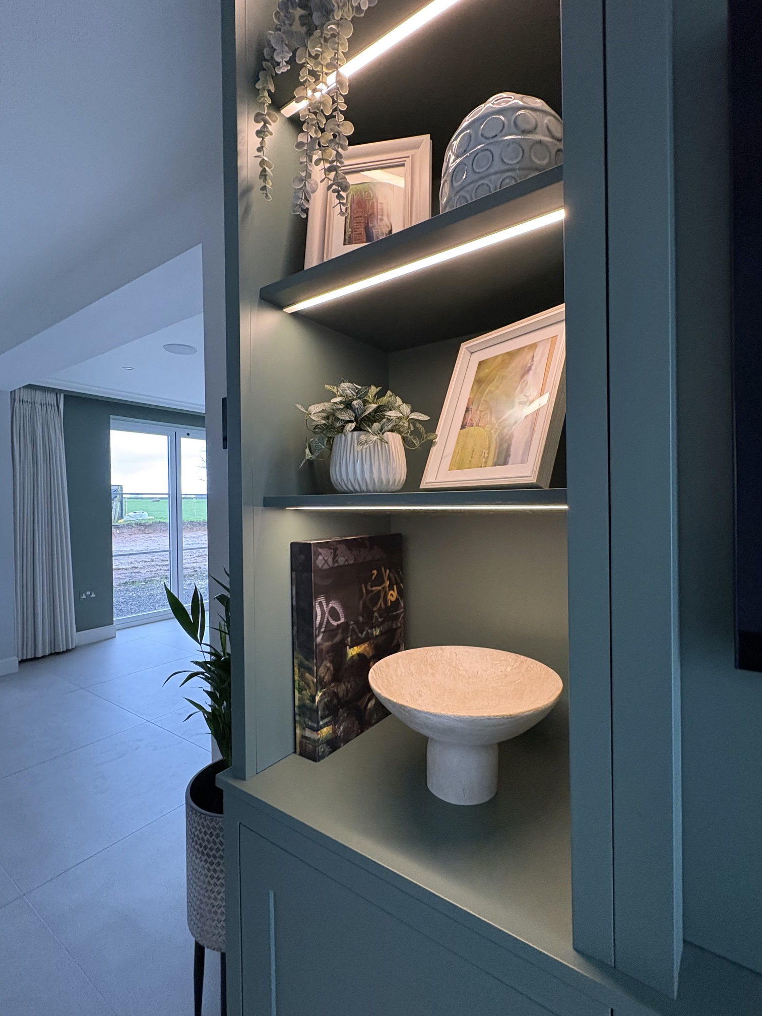 Media Unit in Newton Smooth Cactus 6