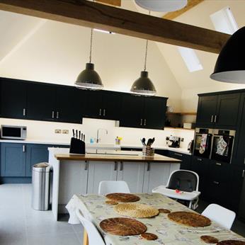 Bradmore door modern kitchen made and installed by Fine Finish Kitchens